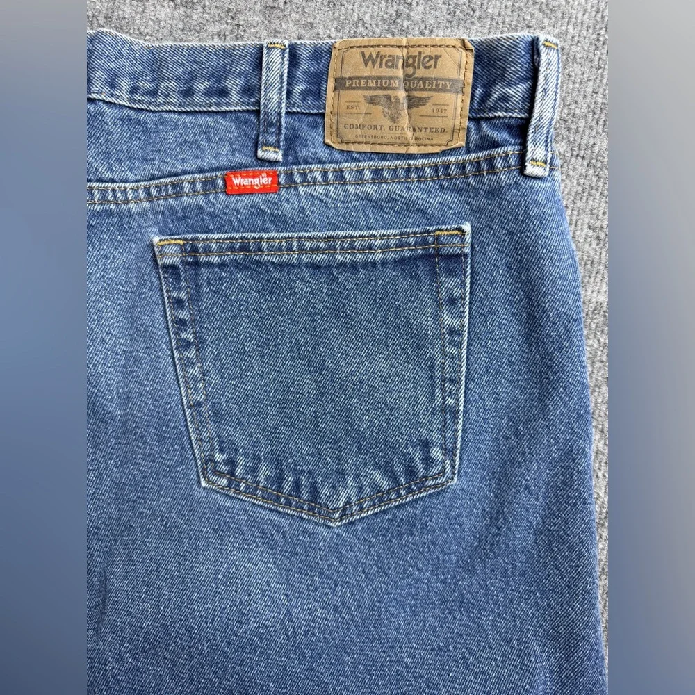 Wrangler Men's Jens 42‎ X 32 Relaxed Fit Blue Jeans Western Cowboy